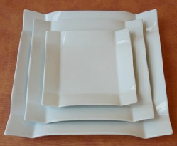 Assiettes carrées à personnaliser avec un décor peint main, modèle "Origami"